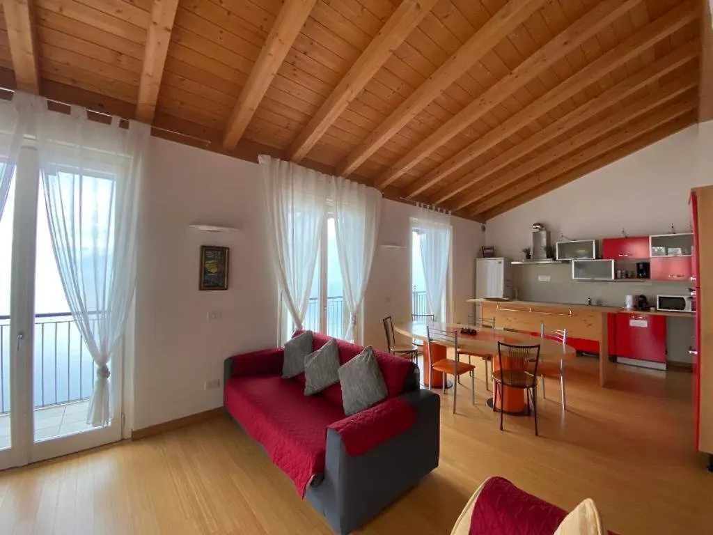 Attico Con Grande Terrazza Vista Lago Argegno Italia