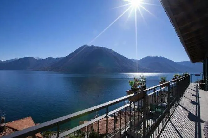 Apartamento Attico Con Grande Terrazza Vista Lago Argegno Italia