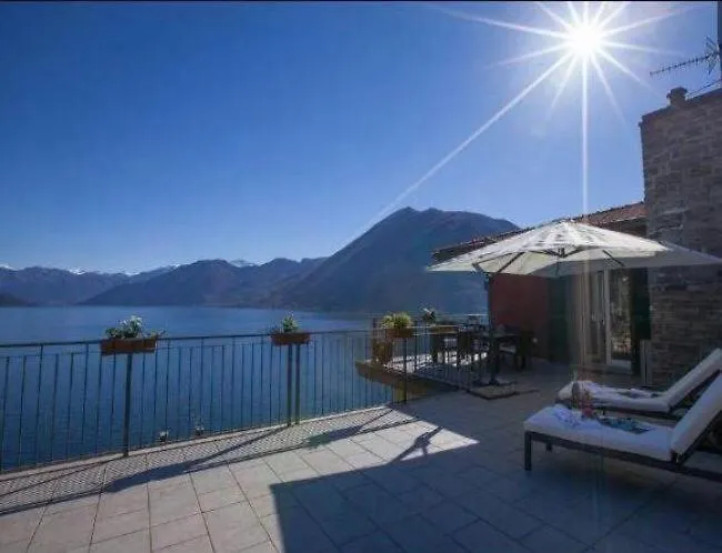 Attico Con Grande Terrazza Vista Lago Argegno 0*,  Italia